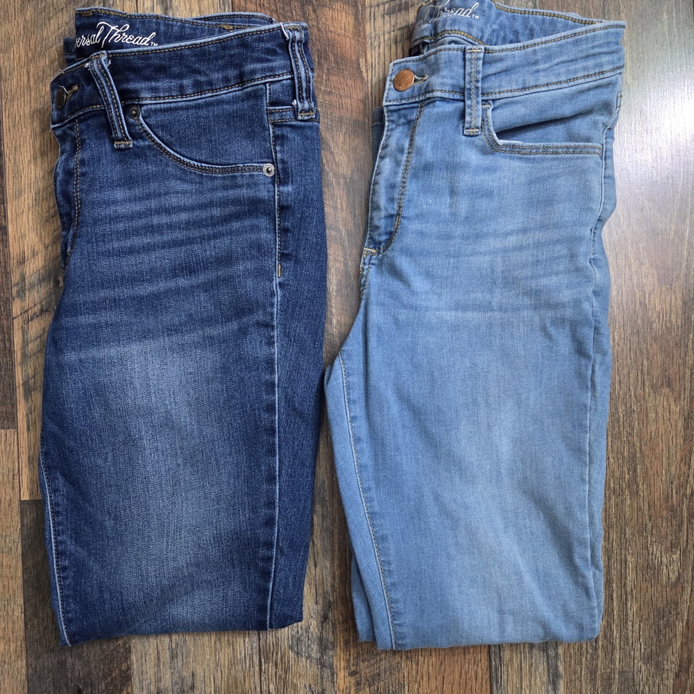 Universal Thread Juniors Dark and Light Blue Skinny Jeans Size 4/28